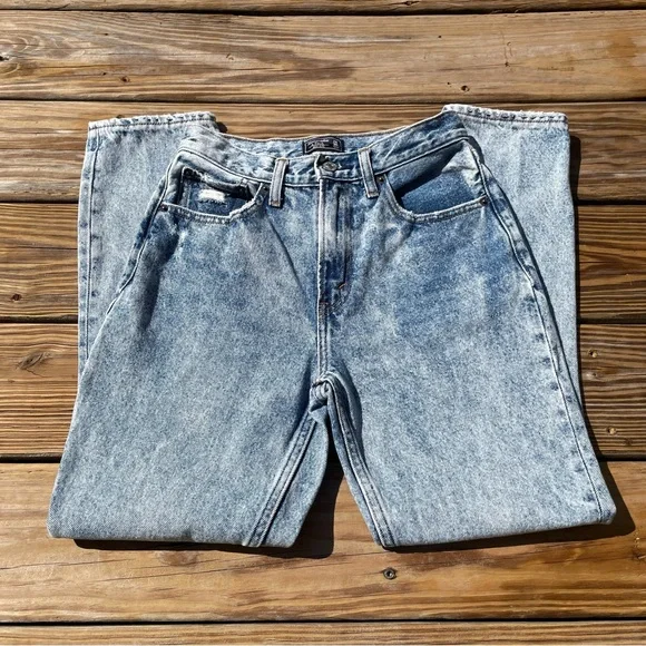 Abercrombie & Fitch high Rise Mom Jeans - Picture 2 of 6